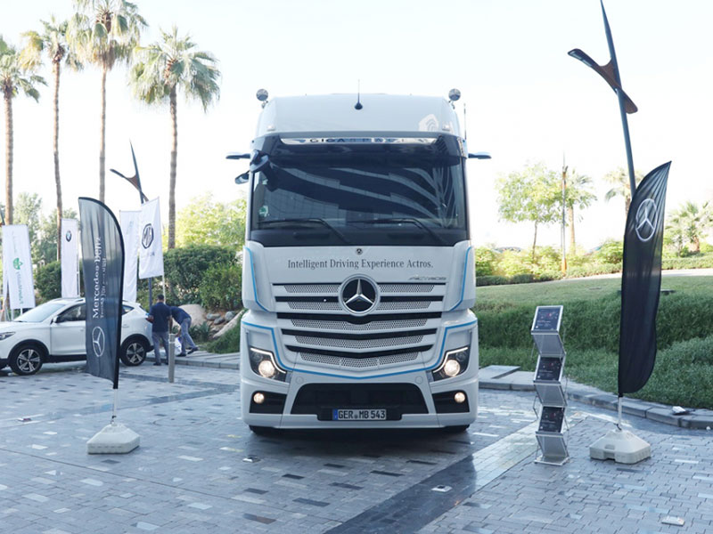 انطلاق أول شاحنة ذاتية القيادة في رحلة من دبي إلى أبوظبي